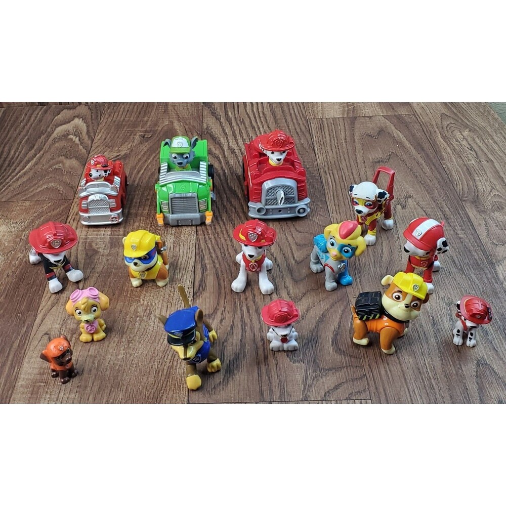 Paw Patrol Vehicles and Figures Lot of 15 Spin Master